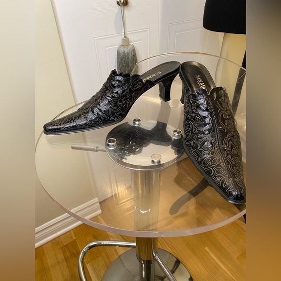 San Marina Paris/Leather Mules/intricate filigree design/gold design 🤎 - Picture 5 of 14